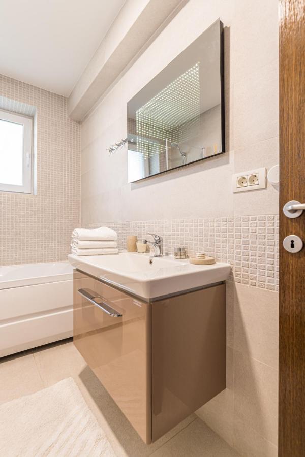 Apartament 2 Camere Narcis Brasov Luaran gambar